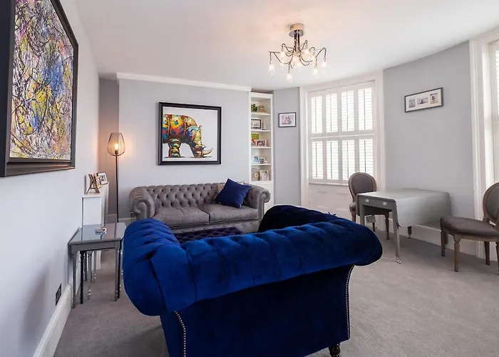 Beautiful Regency Flat By Sea
